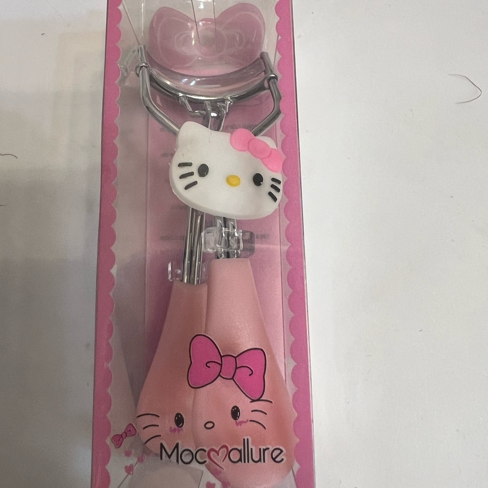 Hello Kitty Pink Kids Eyelash Curler